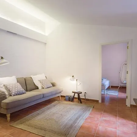 Beautiful Townhouse Located In The Heart Of The Old Town Of With Private Pool And Ac