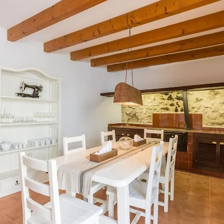 Beautiful Townhouse Located In The Heart Of The Old Town Of With Private Pool And Ac Gæstehus *