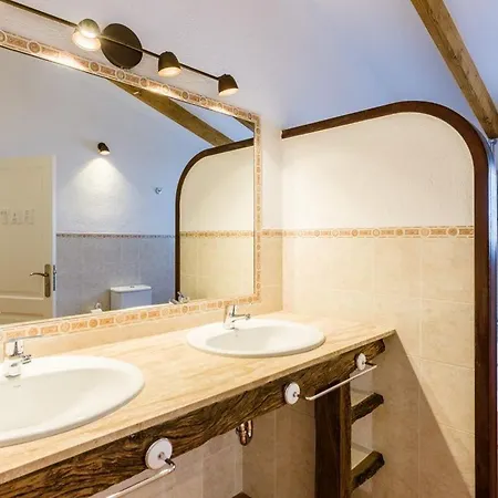 Beautiful Townhouse Located In The Heart Of The Old Town Of With Private Pool And Ac